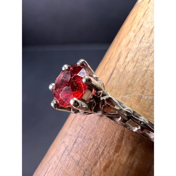 Vintage 10k White Gold Garnet Solitaire Ring – Size 6.5 – Magnolia Jewelry - Picture 11 of 16